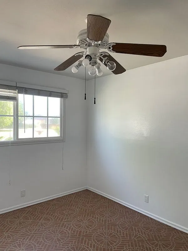 4 bed, 2.0 bath, 136 sqft, $1,250 — Photo 3