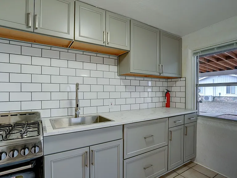 925 Ruth St — Photo 8