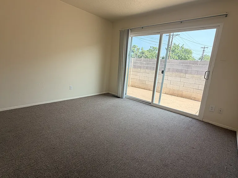 2627 Dakota St NE #3 — Photo 11