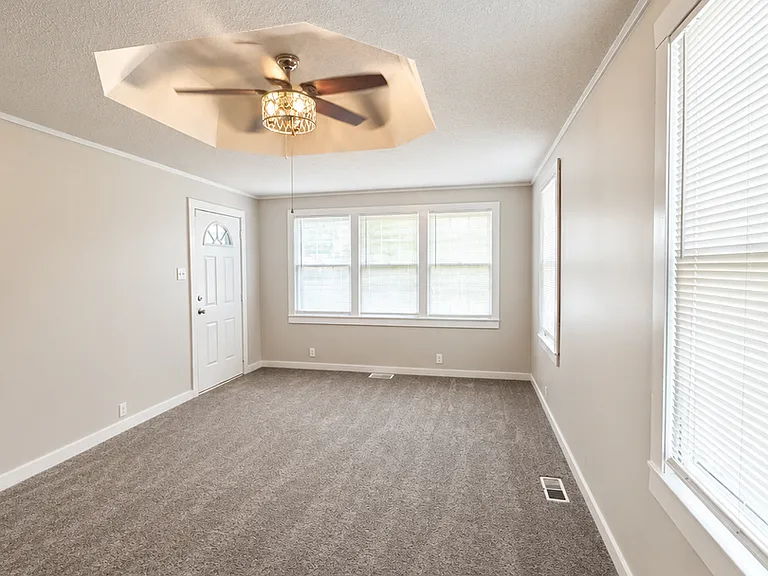 210 W College St — Photo 2
