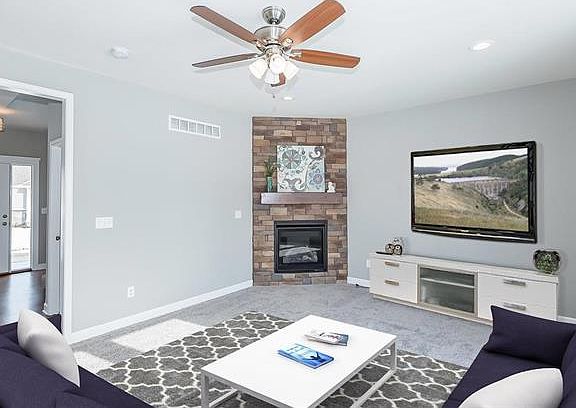4th image of 900 NW Persimmon Ct