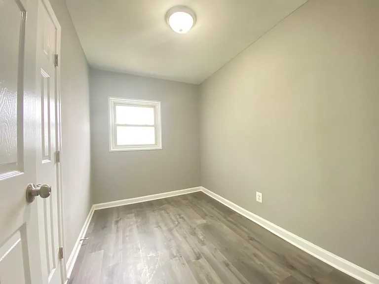2301 Houston St — Photo 3