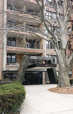 Rented by Max & Associates Realty Corp | media 44