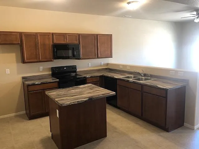 7465 Forest Meadows Ave — Photo 3