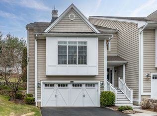 32 Great Heron Ln #32, Brookfield, CT 06804