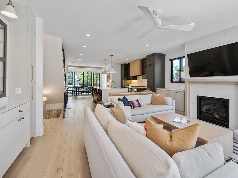 528 S Gaylord St — Photo 21