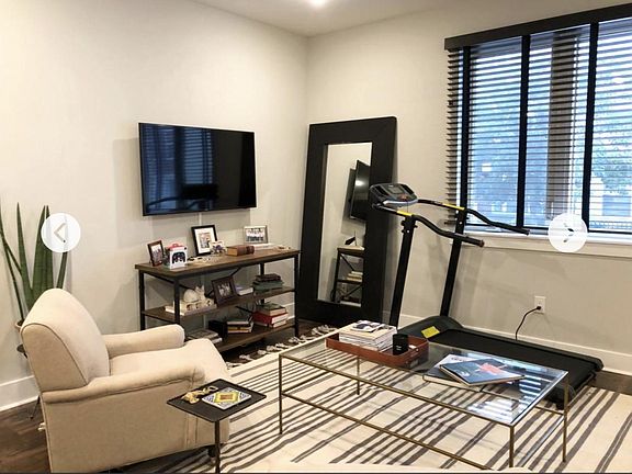 2nd image of 1419 N Franklin St #1R