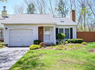 77 Old Pine Ln, Rochester, NY 14615