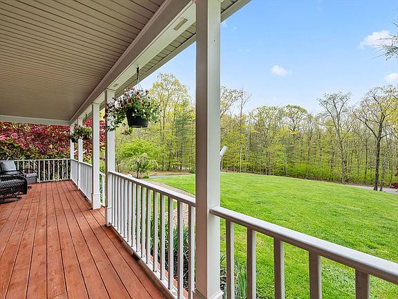 5th image of 13 Thompson Pond Rd