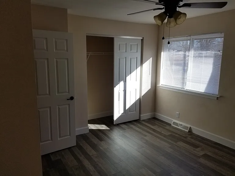 405 Collinsville Rd — Photo 11