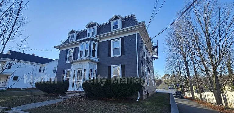 72 Linden St #101 — Photo 2