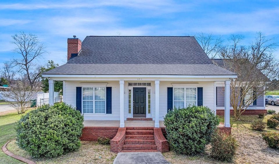 1st image of 695 Winifred Rd