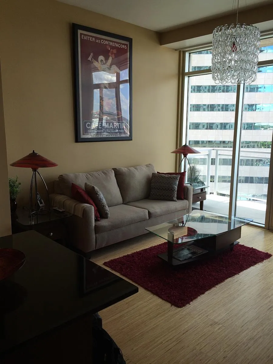 Living room - 2001 Lincoln St #912