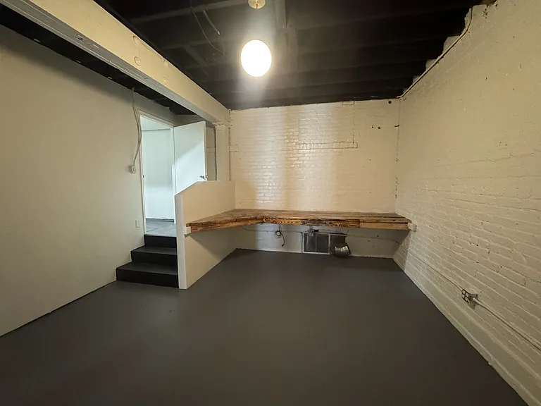 1516 E 1st St #1 — Photo 7