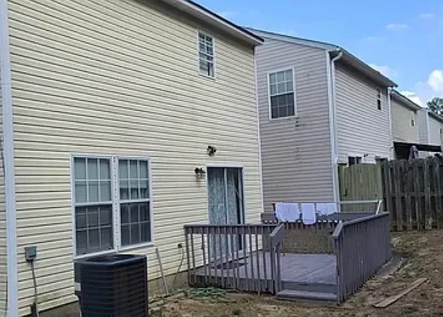 3 bed, 2.5 bath, 1440 sqft, $1,900 — Photo 2