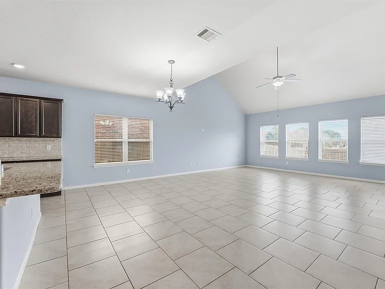 719 Longstreet Dr — Photo 30