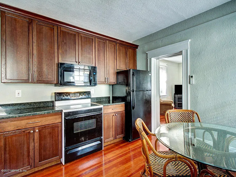 2116 Herschel St #A — Photo 9