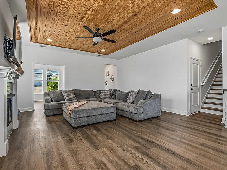 3836 Ardmore Ln — Photo 7