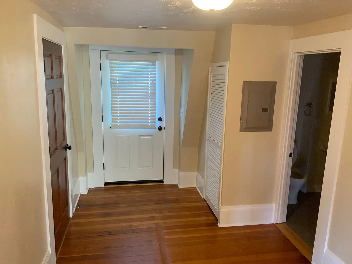 3 Bedroom Duplex in Downtown Area — Photo 4