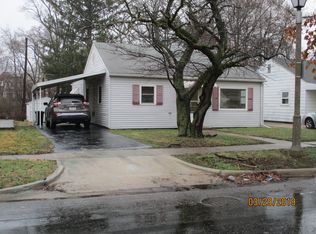 204 Crystal Lake Dr, Urbana, IL 61801