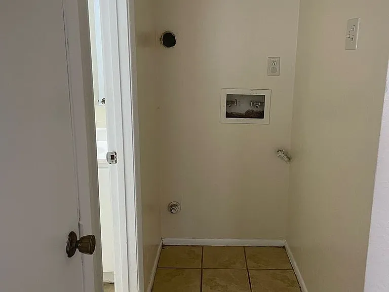 312 Charleston St NE — Photo 2