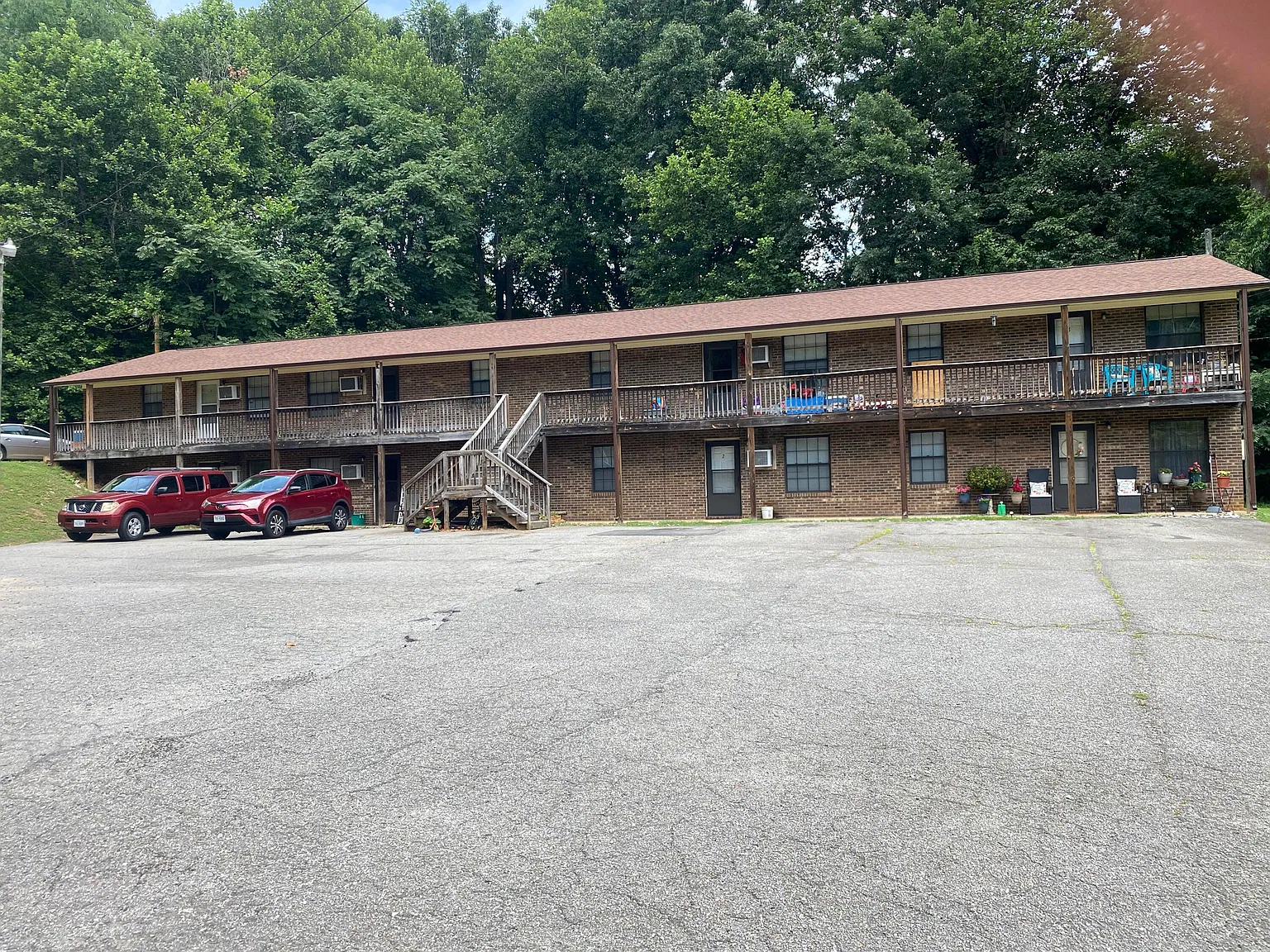 2 bed, 1.0 bath, 780 sqft, $851 — Photo 1