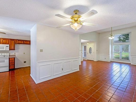 4th image of 1057 Acorn Ln
