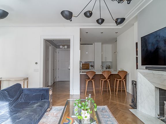 4th image of 235 W 75th St APT 304