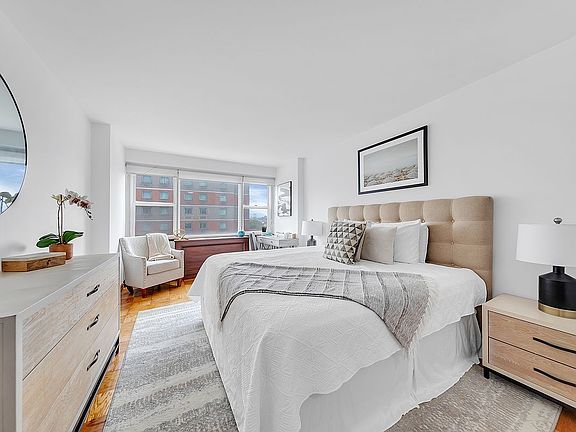 5th image of 115 E 9th St APT 10E