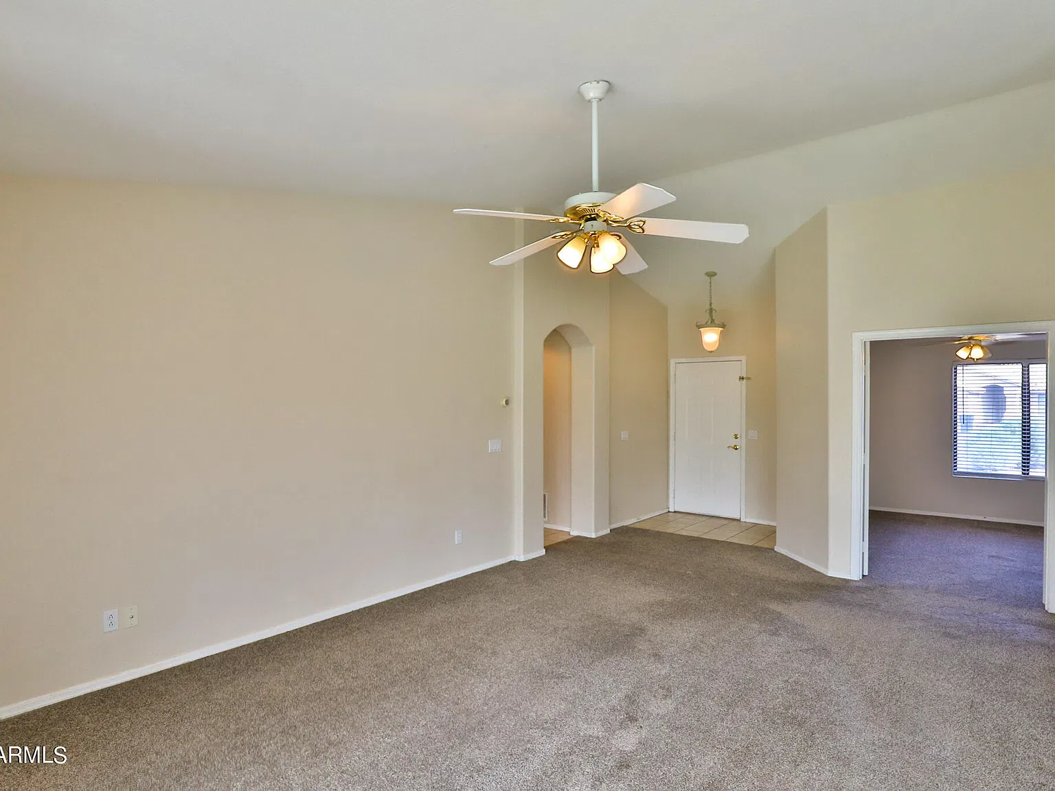 3 bed, 2.0 bath, 1406 sqft, $2,000 — Photo 4