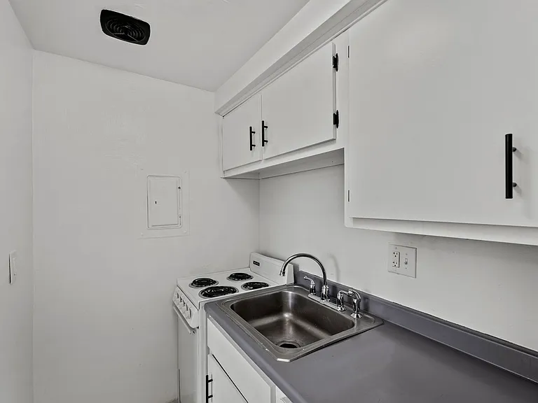 Penn Towers Apartments — Photo 28