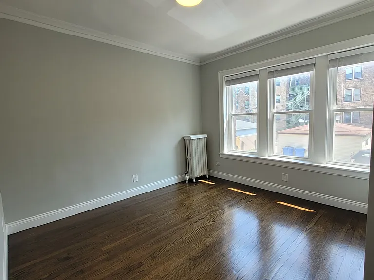 1634 W Granville Ave — Photo 7