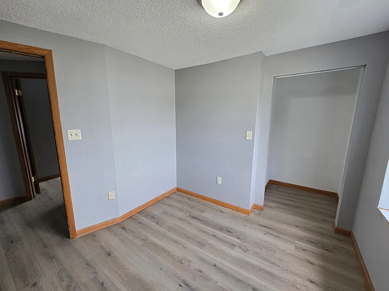 518 E 2nd St — Photo 32