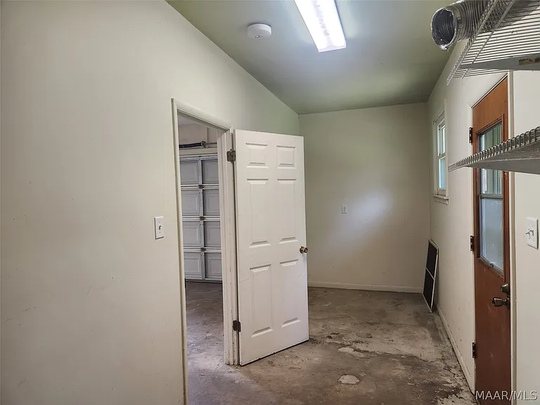 1203 Oates Rd — Photo 45