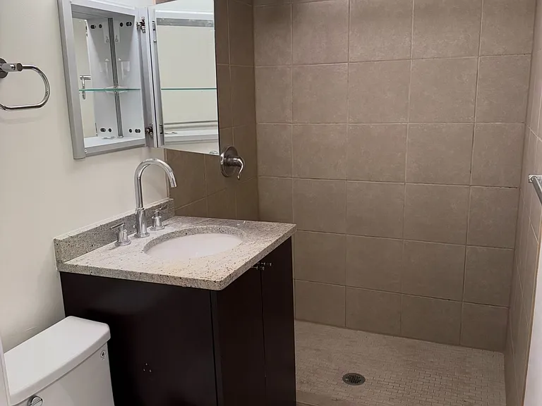 1511 N California Ave #R — Photo 2
