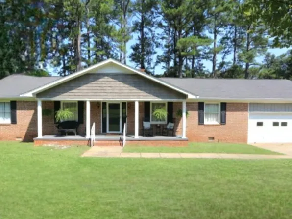 1010 Tomahawk Dr, Talladega, AL 35160
