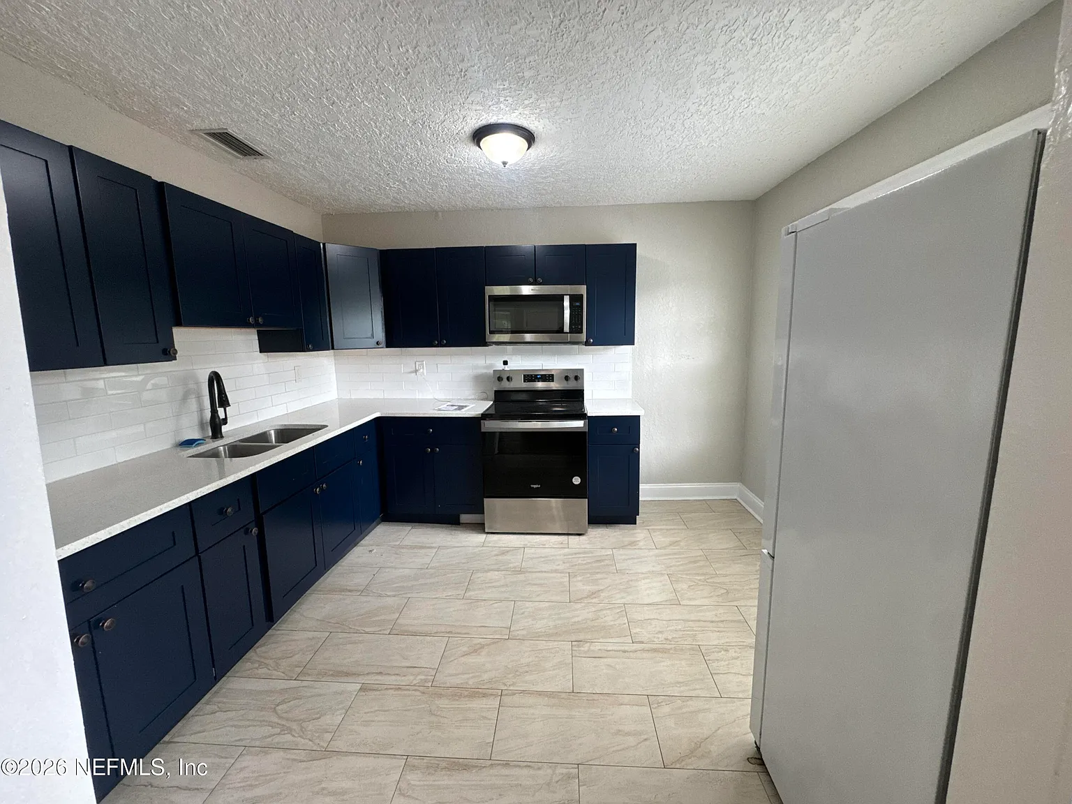 3 bed, 2.0 bath, 1028 sqft, $1,450 — Photo 3