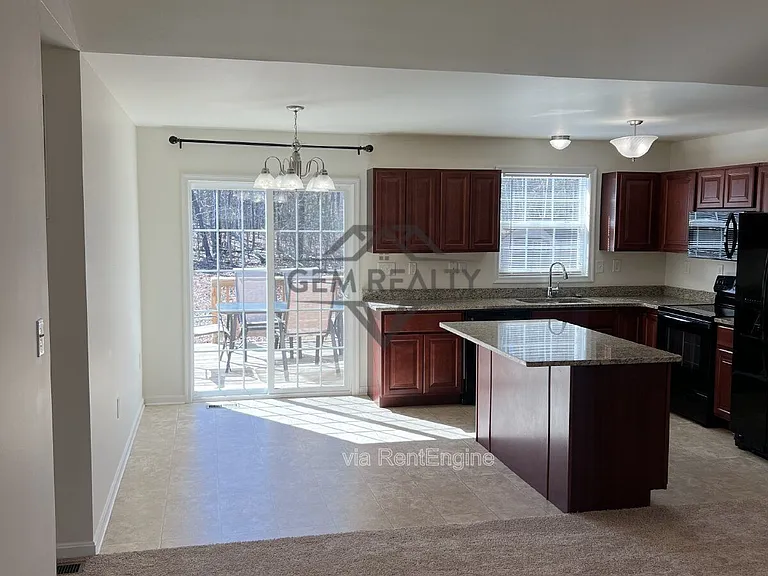 8326 Quicks Way — Photo 4