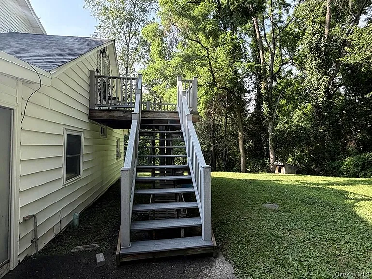 12 Lake Dr — Photo 2