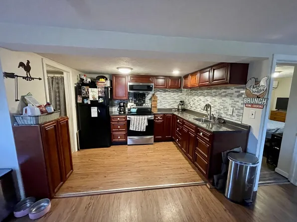 42 Mobile Home Way, Springfield, MA 01119