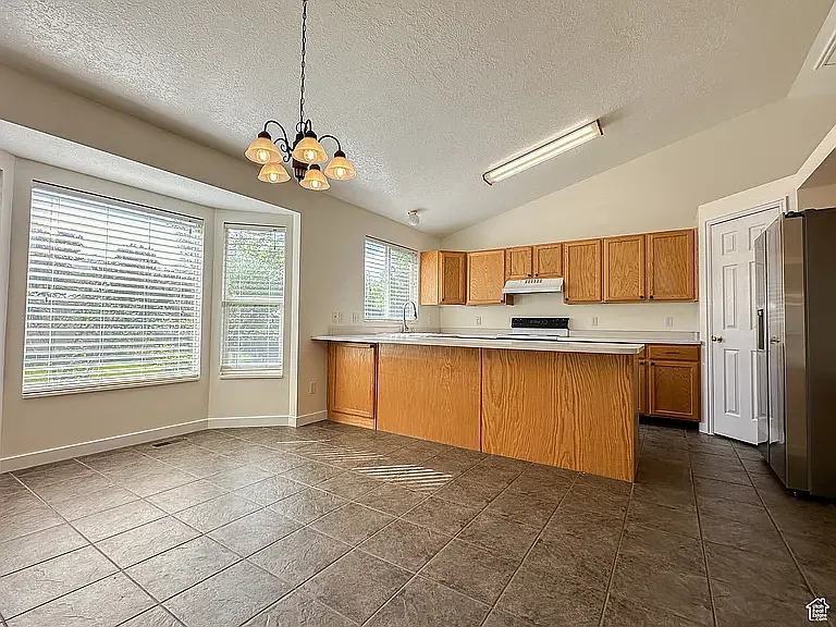 4 bed, 3.5 bath, 2200 sqft, $2,195 — Photo 3