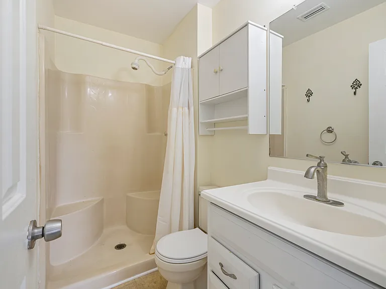 5632 Campus Dr — Photo 15
