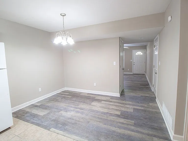 1311 Raleigh Dr — Photo 9