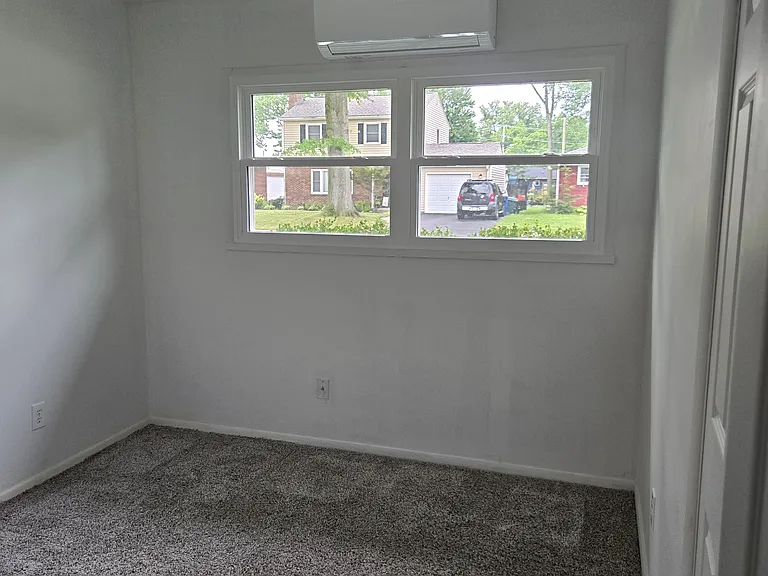 258 E Plum St — Photo 15