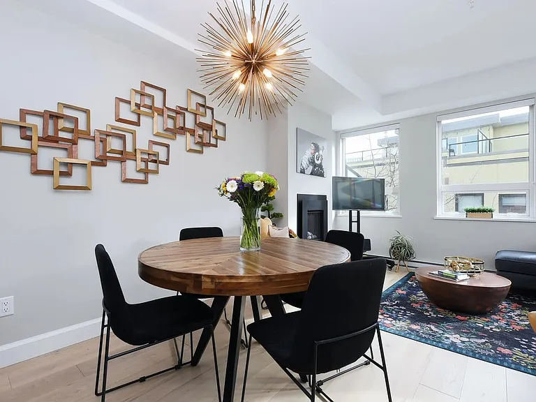 595 Pandora Ave #404 — Photo 3
