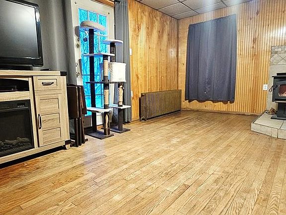 4th image of 612 Woodland Ave