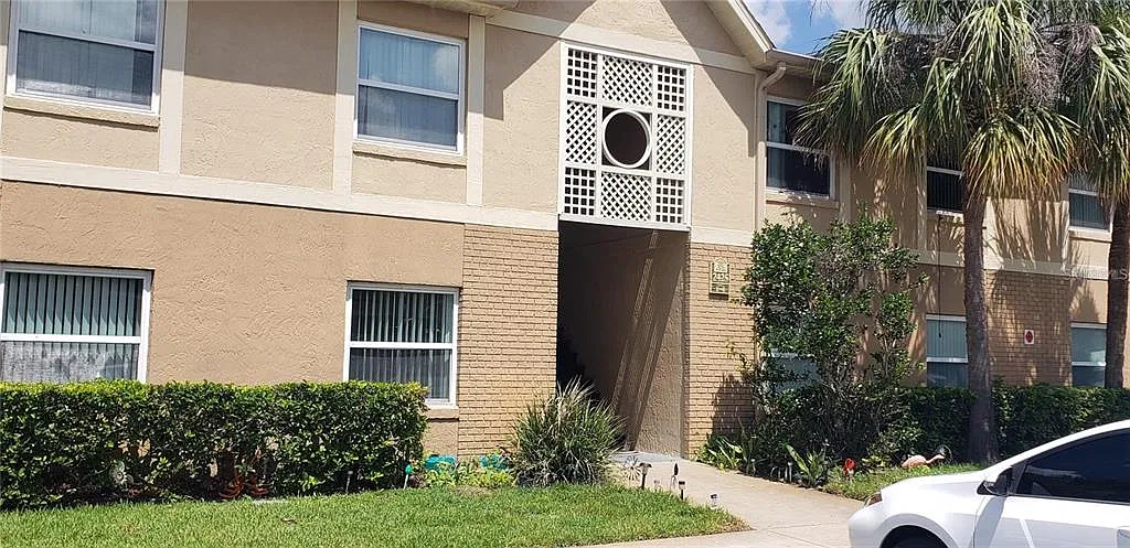 2425 Barley Club Dr — Photo 2