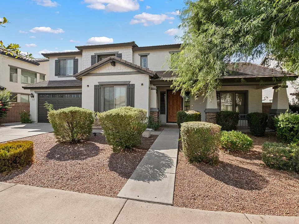 18813 E Arrowhead Trl