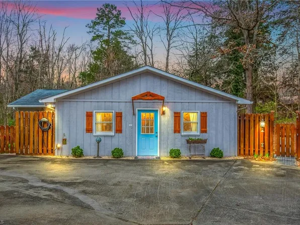 4039 Bethania Station Rd, Winston Salem, NC 27106