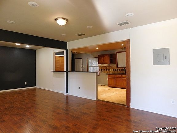 4th image of 135 Tabard Dr